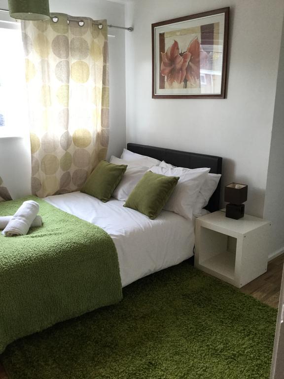 Villa 4 Bed House Next To Basildon Town Centre Extérieur photo
