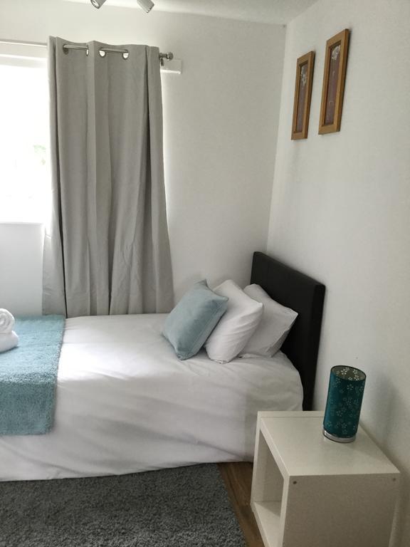 Villa 4 Bed House Next To Basildon Town Centre Extérieur photo