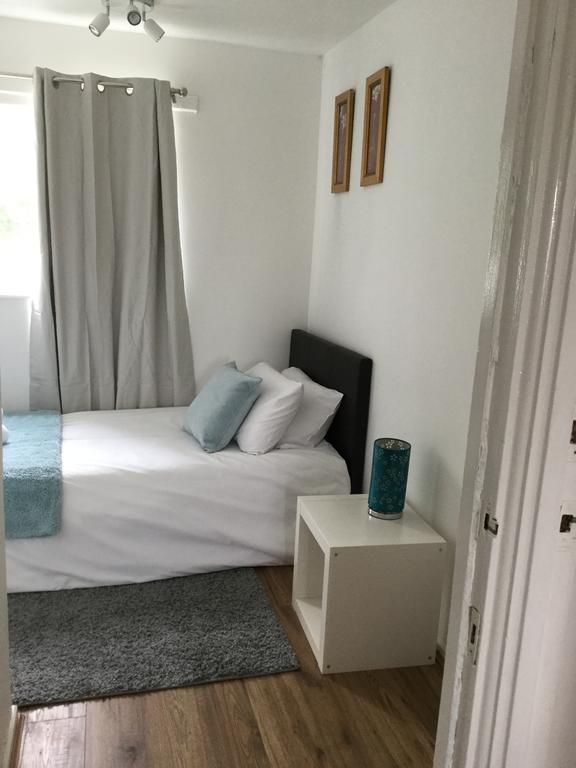 Villa 4 Bed House Next To Basildon Town Centre Extérieur photo