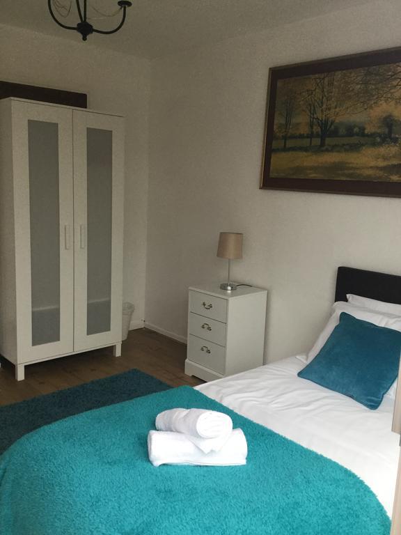 Villa 4 Bed House Next To Basildon Town Centre Extérieur photo