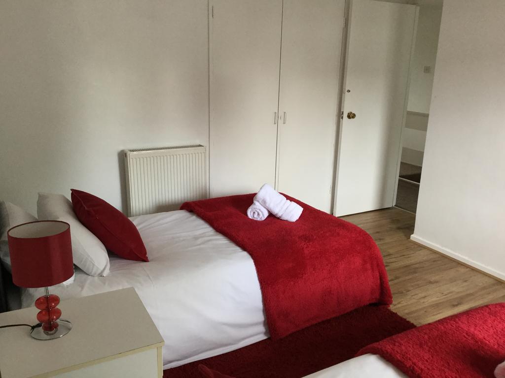 Villa 4 Bed House Next To Basildon Town Centre Extérieur photo