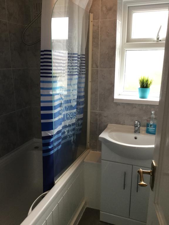 Villa 4 Bed House Next To Basildon Town Centre Extérieur photo