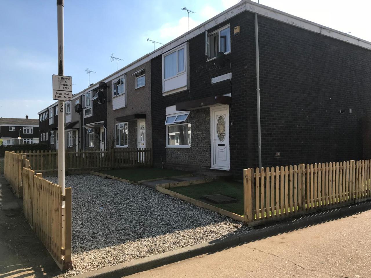Villa 4 Bed House Next To Basildon Town Centre Extérieur photo
